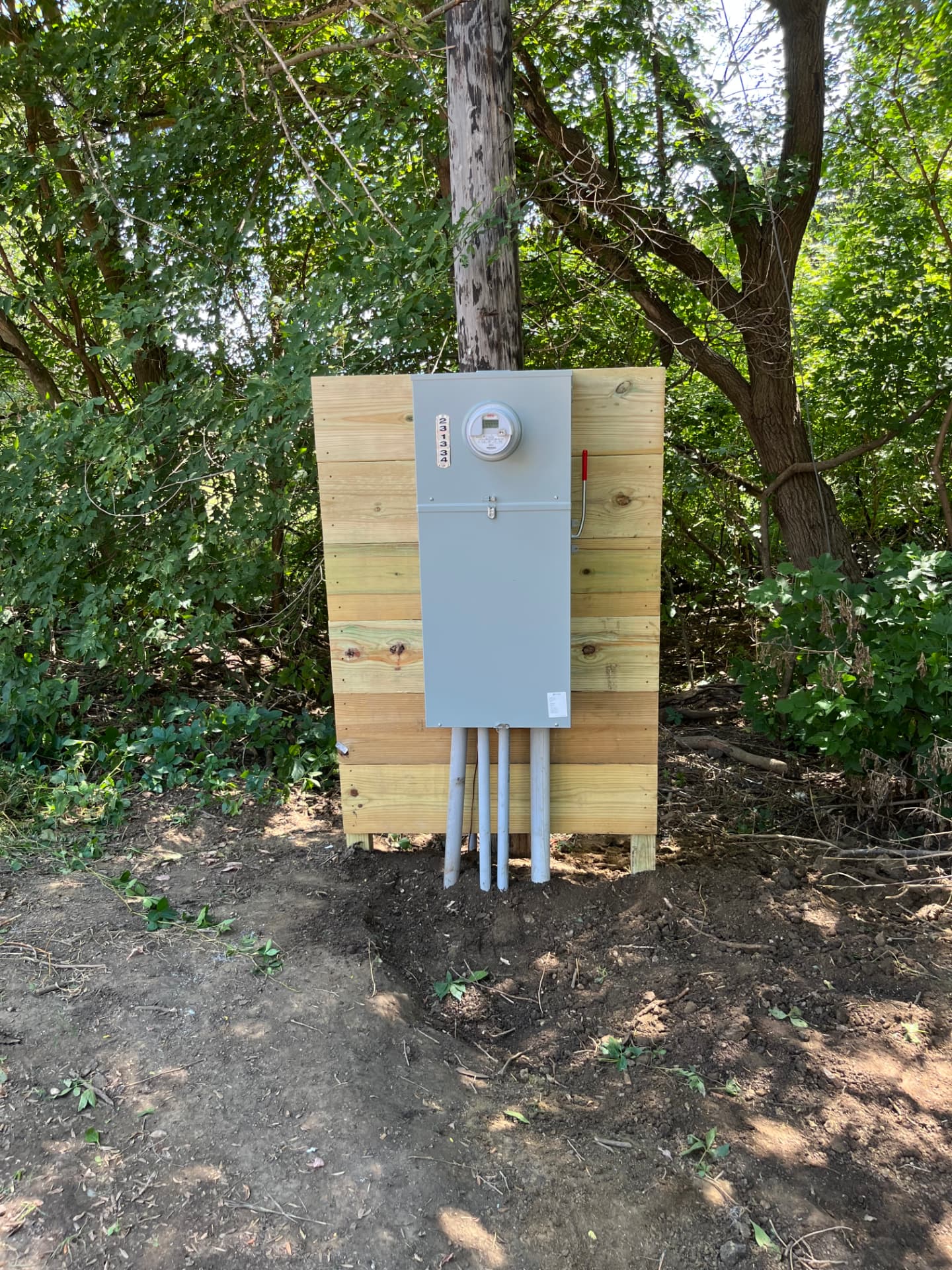 Outdoor electrical service mounted on a wooden support